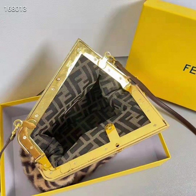 FENDI フェンディ 2021年最新なクラシックな ショルダーバッグ